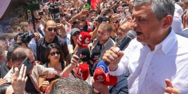 Özgür Özel Niğde'de 'Beni buraya sarayın gücü çıkarmadı'^